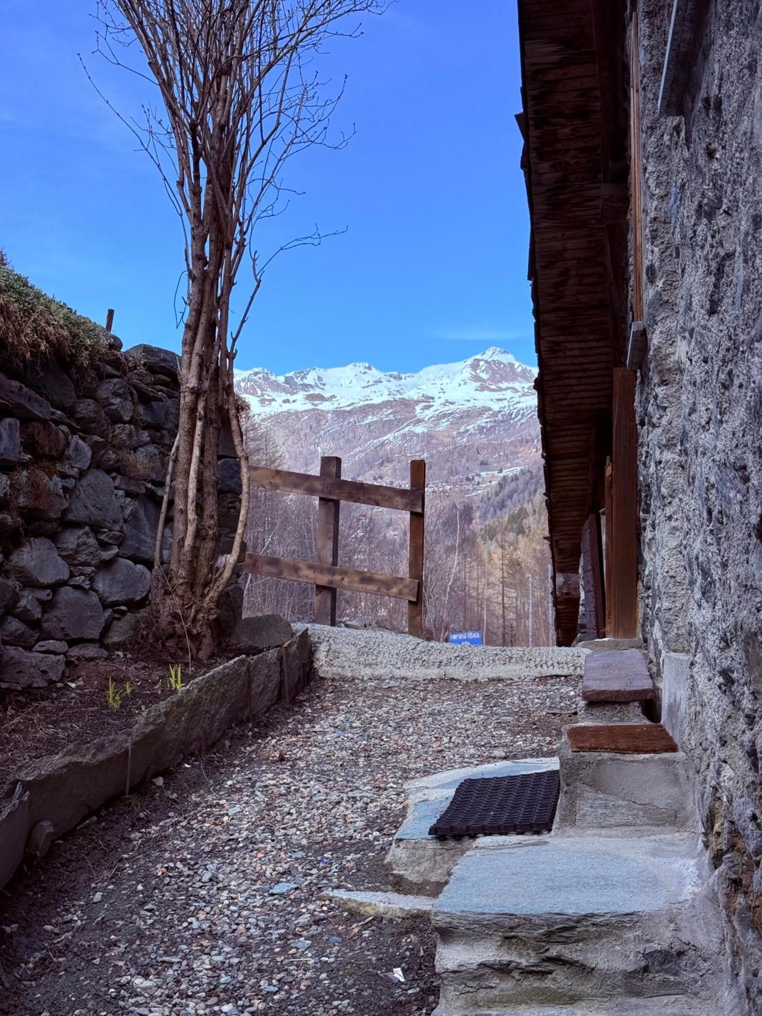 Casa Vacanze Nora Chamois Dış mekan fotoğraf